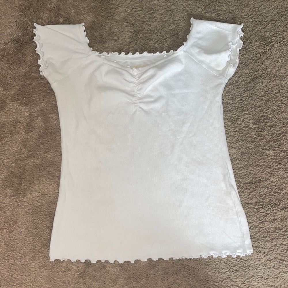 White ruffled hollister top